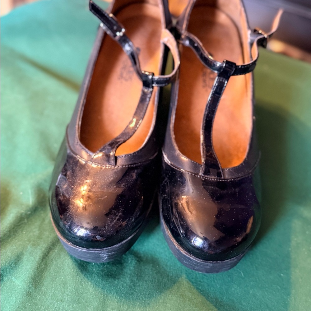 Non slip T-strap MaryJanes